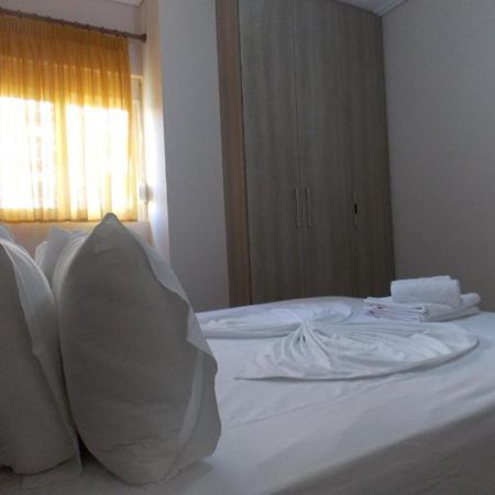Coastline Apartments Саранде Екстериор снимка