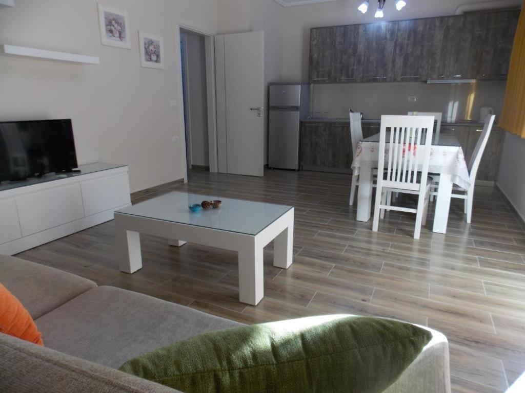 Coastline Apartments Саранде Екстериор снимка