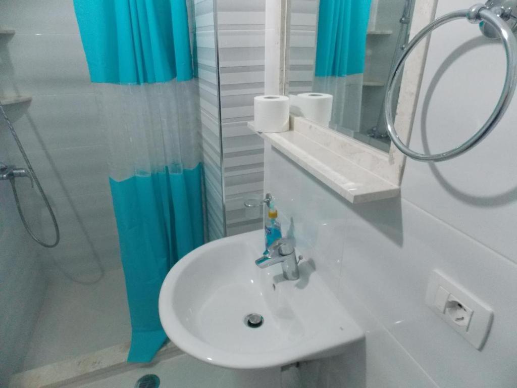 Coastline Apartments Саранде Екстериор снимка
