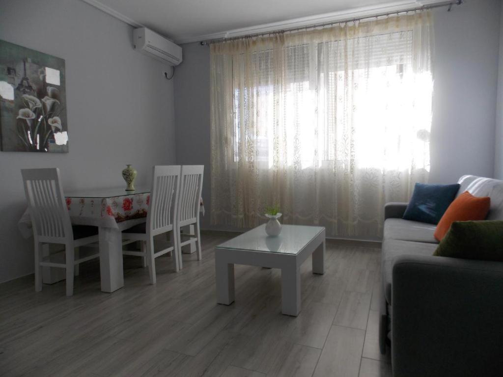 Coastline Apartments Саранде Екстериор снимка