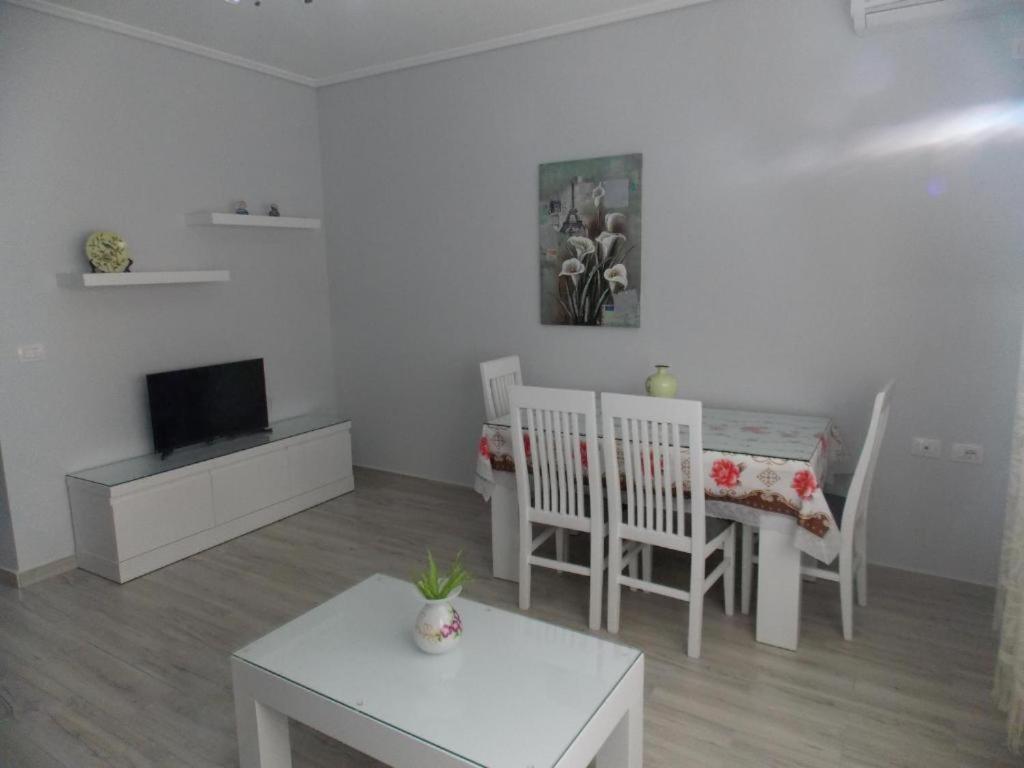 Coastline Apartments Саранде Екстериор снимка