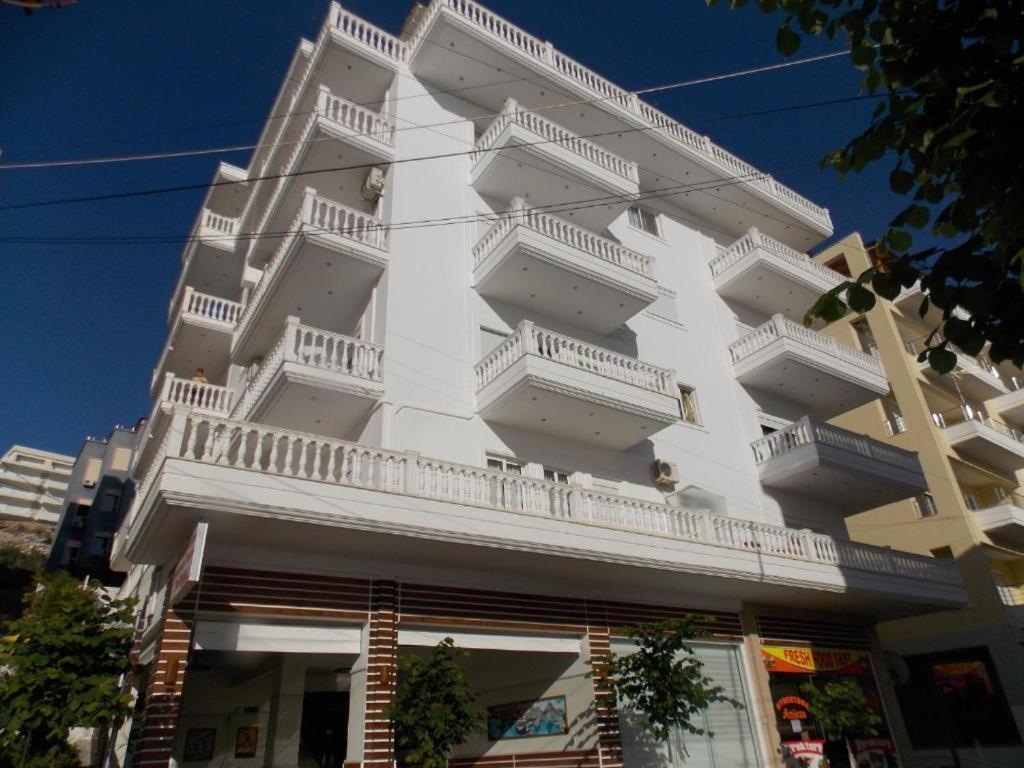 Coastline Apartments Саранде Екстериор снимка